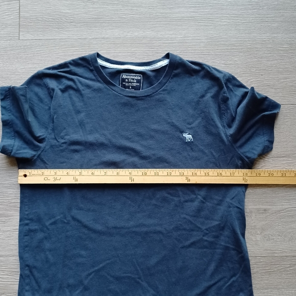 ⬇️ Clearance Abercrombie & Fitch Navy w/ Light Blue Moose Short Sleeve T Shirt - Picture 5 of 10